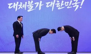 대통령의 90도 인사 [한겨레 프리즘]