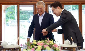 [사설] ‘단합’ 강조한 전현직 대통령, 여 당권경쟁도 제자리 찾길