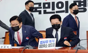 국힘 지도부, 검은 마스크 착용하고 “입틀막법”…정보통신망법 총공세