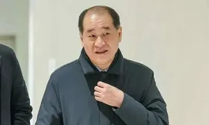 최태원 동거인에 “중국 간첩”…‘배터리 아저씨’ 1심 벌금형