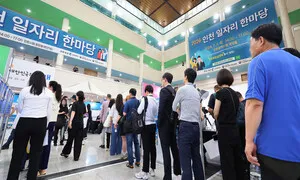 AI 확산으로 청년 고용부진 구조화…‘사회적 기여’때 소득 지원