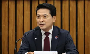 ‘정당 호감도’ 민주 44%, 국힘 22%…중도층은 42% 대 16%