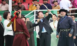이 대통령, 몽골 최대 명절 ‘나담축제’ 주빈 참석… 활쏘기도
