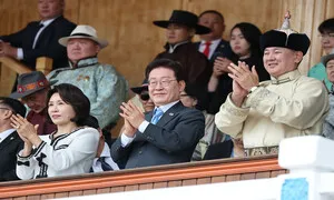 이 대통령, 몽골 전통 게르서 마지막 오찬… 조랑말 선물 받아