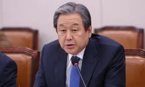 김무성 “장동혁, 당에 설 자리 없어서 장외로 돌아”