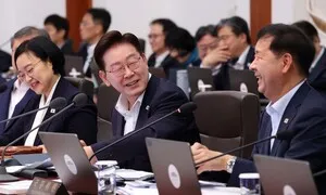 이 대통령 “개혁, 요란하면 멋있을지 몰라도 성과내기 어렵다”