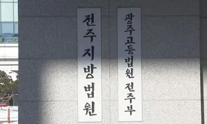 생후 10개월 아들 운다며 옷으로 입 막아 숨지게 한 20대 항소심도 실형