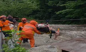 한쪽엔 폭우 피해·다른 쪽엔 폭염 주의보