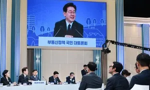 이 대통령 “집값 폭등 막으려면 전세대출 규제 강화해야”