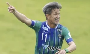 59살 일본 최고령 축구선수 미우라, 4년 만에 공식점 득점포
