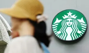 스타벅스 노동자들 “공짜 노동 아닌 공정임금 받고 싶다”
