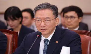 불만·뒷짐·강행…‘보완수사권 폐지’ 임박하자 혼선 빚는 여권
