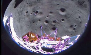 다리 걸려 넘어진 오디세우스, 달 착륙 사진 보내왔다