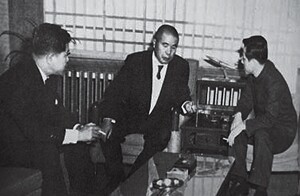 1962년 한-일 국교 정상화 공작을 하기 위해 방한했을 때, 당시 중앙정보부장인 김종필(오른쪽)과 만났다. 가운데가 고다마 요시오. 고다마 요시오 전집