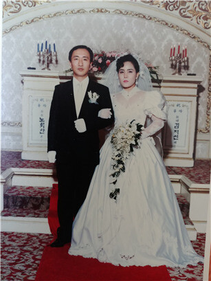 노회찬 김지선 부부 결혼식. 노회찬은 노동운동가였던 김지선을 동지로서 존경하고 신뢰했다. ⓒ노회찬재단