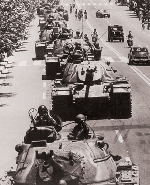 A procession of tanks operated by martial law forces during the Gwangju Democratization Movement. (provided by the May 18th Memorial Foundation)