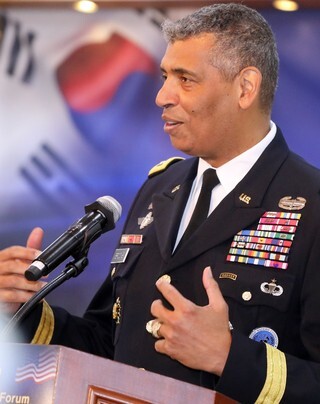 Commander of US Forces Korea (USFK) Vincent Brooks delivers a speech at the 2nd South Korea-US Alliance Forum in Seoul’s Yongsan District on June 27 (Yonhap News)