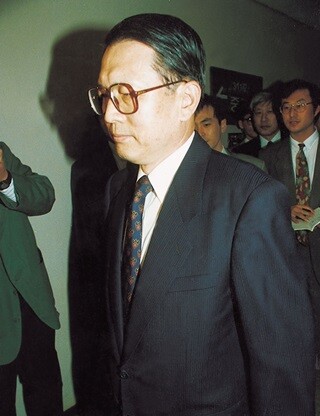 1992년 부산 초원복집 사건 이후 법정에 출두하는 김기춘. 한겨레 김태형 기자