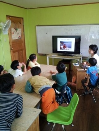 대안초등학교 2학년 교실에서 했던 입양수업. 정은주