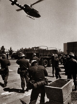 1980년 5월 광주에서 헬리콥터는 비무장 민간인을 향해 기총소사했다. 이를 승인한 것이 지금도 을지훈련에서 쓰이는 계엄 발동 문건이다 한겨레