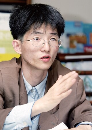 피폭자 자녀들의 인권 문제를 제기하며 활발한 활동을 벌이다가 2005년 세상을 떠난 김형률 한국원폭2세환우회 초대회장. 한겨레