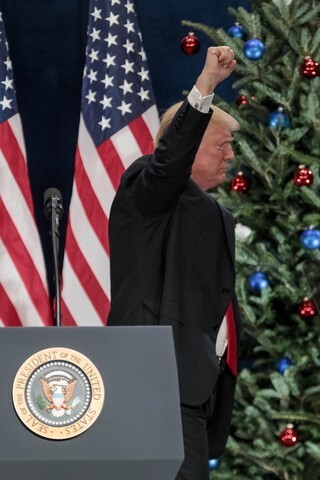 US President Donald Trump raises his fist in the air following a speech on tax reform legislation at the St. Charles Convention Center in Missouri on Nov. 29. (AFP/Yonhap News)