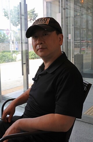 프랜차이즈 피자집 점주였던 권성훈씨는 7월14일 인터뷰에서 “일을 쉬면 생계에 문제가 생기니 아파도 그냥 견뎠다”고 말했다. 김진수 기자