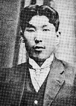 1915~1918년 일본 와세다대학 정경과 재학 중에 촬영한 것으로 추정되는 김명식의 사진. 임경석 제공