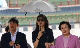 “근정전 어좌 오르는 김건희 봤다” 2년 전 경복궁 관리소장 증언 나왔다