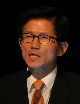 김문수 경기도지사가 3일 오후 경기도 수원시 장안구 천천동 성균관대학교 자연과학캠퍼스 대강당에서 열린 경기농림진흥재단의 귀농귀촌대학과 조경가든대학의 명사초청특강에서 강연을 하고 있다. 이종근 기자 root2@hani.co.kr