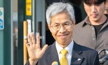 권영국 여수에서 사전투표 “서민 삶 살필 후보 뽑아야”