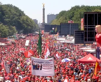 독일 금속노조 조합원 5만여명이 참여해 ‘공정한 전환’을 요구한 2019년 베를린 시위. 독일 금속노조 제공