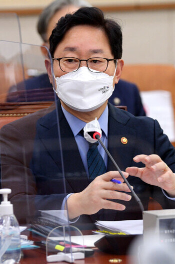 Minister of Justice Park Beom-kye responds to questions from lawmakers during a parliamentary audit by the National Assembly’s Legislation and Judiciary Committee on Thursday. (Yonhap News)