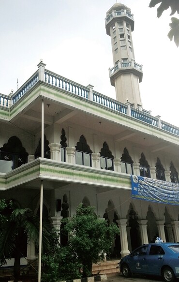 남자카르타에 있는 한 이슬람 사원.유현산