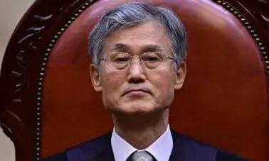 현직 부장판사들 “조희대 사퇴하라…높은 법대 앉아 독선에 빠져”