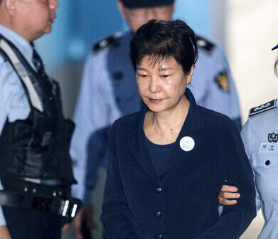 Former President Park Geun-hye at the Seoul Detention Center (Hankyoreh photo archives)