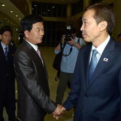  heads of the North and South Korean delegations to working-level talks on the Kaesong Industrial Complex