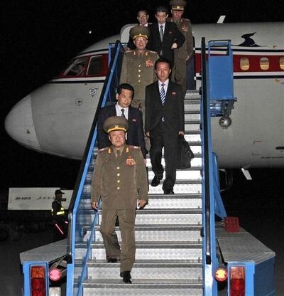  vice marshal of the (North) Korean People’s Army steps off a plane at Pyongyang’s Sunan Airport after returning from his three-day trip to China on May 24. (AP/Yonhap News)