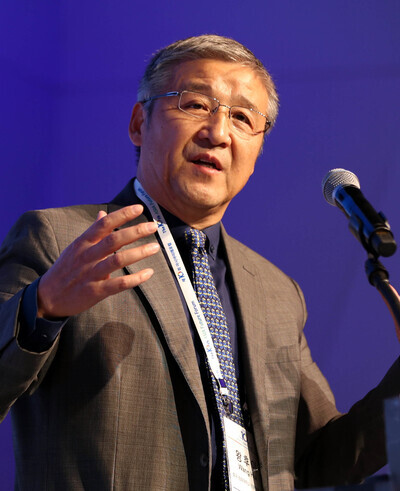 Wang Hui, a professor at Tsinghua University in Beijing, speaks at the Asia Future Forum held in Korea in 2019. (Park Jong-sik/The Hankyoreh)
