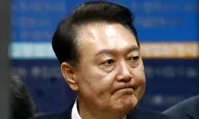 윤석열, 어제까지도 안 나간다더니…‘쫓기듯 탈당’ 이유는?