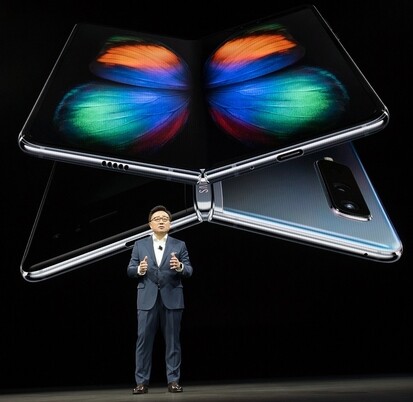 Samsung Electronics President and CEO Koh Dong-jin introduces the Galaxy Fold at the 2019 Galaxy Unpacked event in San Francisco in February. (provided by Samsung Electronics)