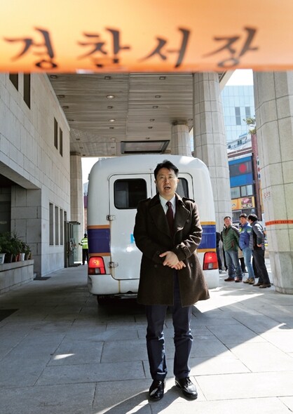 지난 3월23일 오후 김기종씨는 현장검증을 위해 호송차량을 타고 세종문화회관 후문에 도착했지만 끝내 차에서 내리지 않았다. 한겨레 이종근 기자