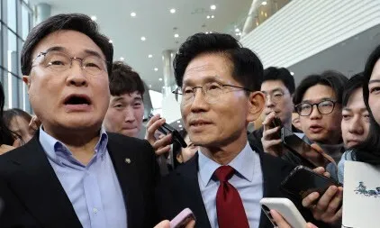 <font color="#FF4000">[속보]</font> 김문수 일정 중단…“당 지도부가 강제로 끌어내리려 해”