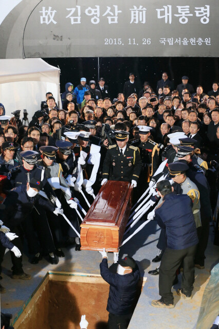  a hearse takes his body to the National Cemetery in Dongjak district
