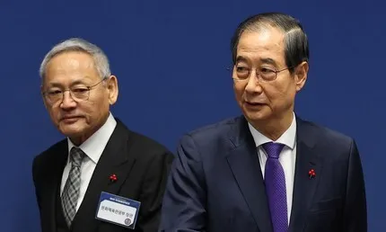 <font color="#FF4000">[단독] </font>한덕수, 계엄 직후 유인촌과 3분 통화…한예종 폐쇄 지시했나