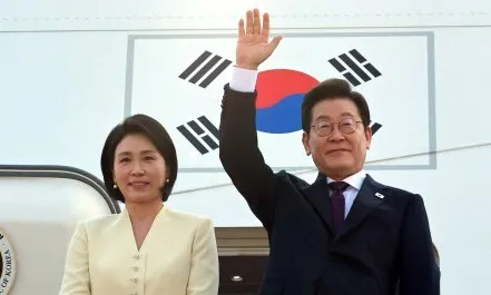 ‘방미 앞서 방일’ 이 대통령 “전 정부 합의 지킨다, 일본도 진심 다하라”
