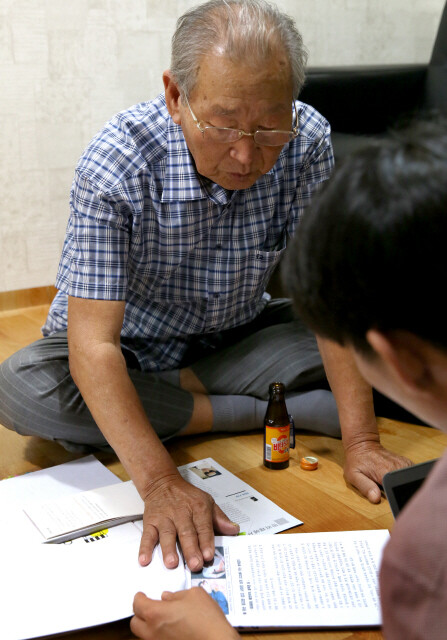 허영춘씨는 군 의문사를 막을 수 있는 해법의 하나로 검시 제도의 개혁을 요구하고 있다. 정용일 기자