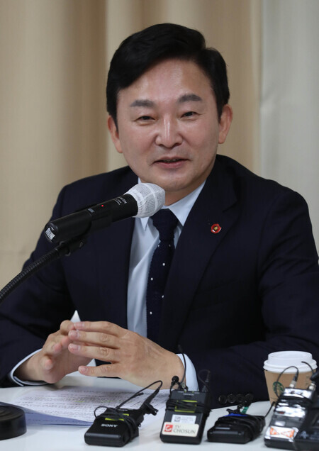 Jeju Governor Won Hee-ryong speaks during a forum in Seoul on Oct. 15. (Yonhap News)