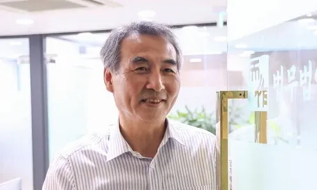 <font color="#FF4000">[속보]</font> ‘김건희 특검’ 민중기, 특검보 후보 8명 추천