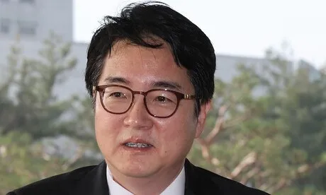 <font color="#FF4000">[단독] </font>검찰총장, ‘김건희 특검’ 수사대상 될까…비화폰 통화내용에 달렸다
